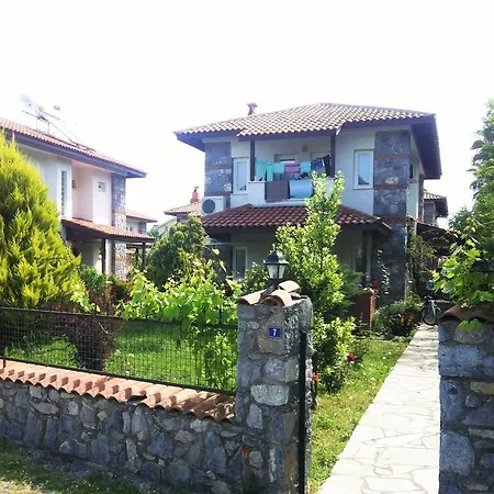 فيلة Dede